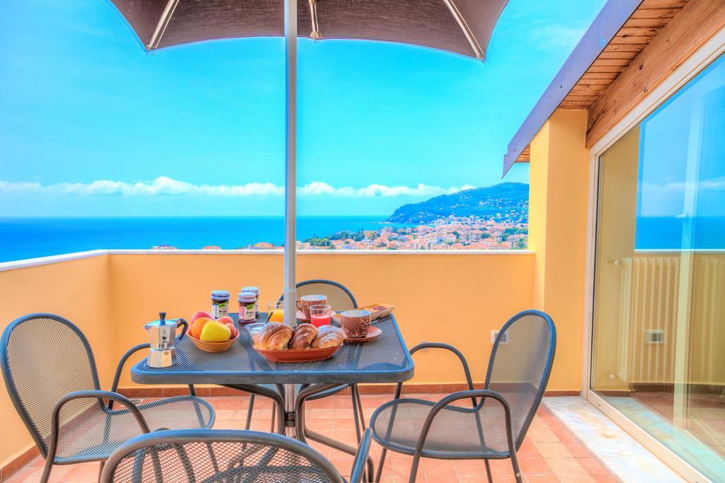 Appartamenti Villa Il Poggiolo Diano Marina Dış mekan fotoğraf